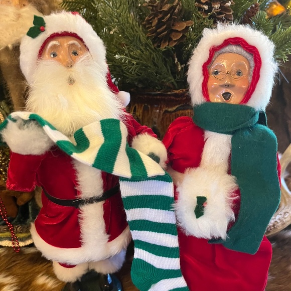 Santa with Stocking, Mrs Claus and Puppy with Skate - Picture 3 of 9